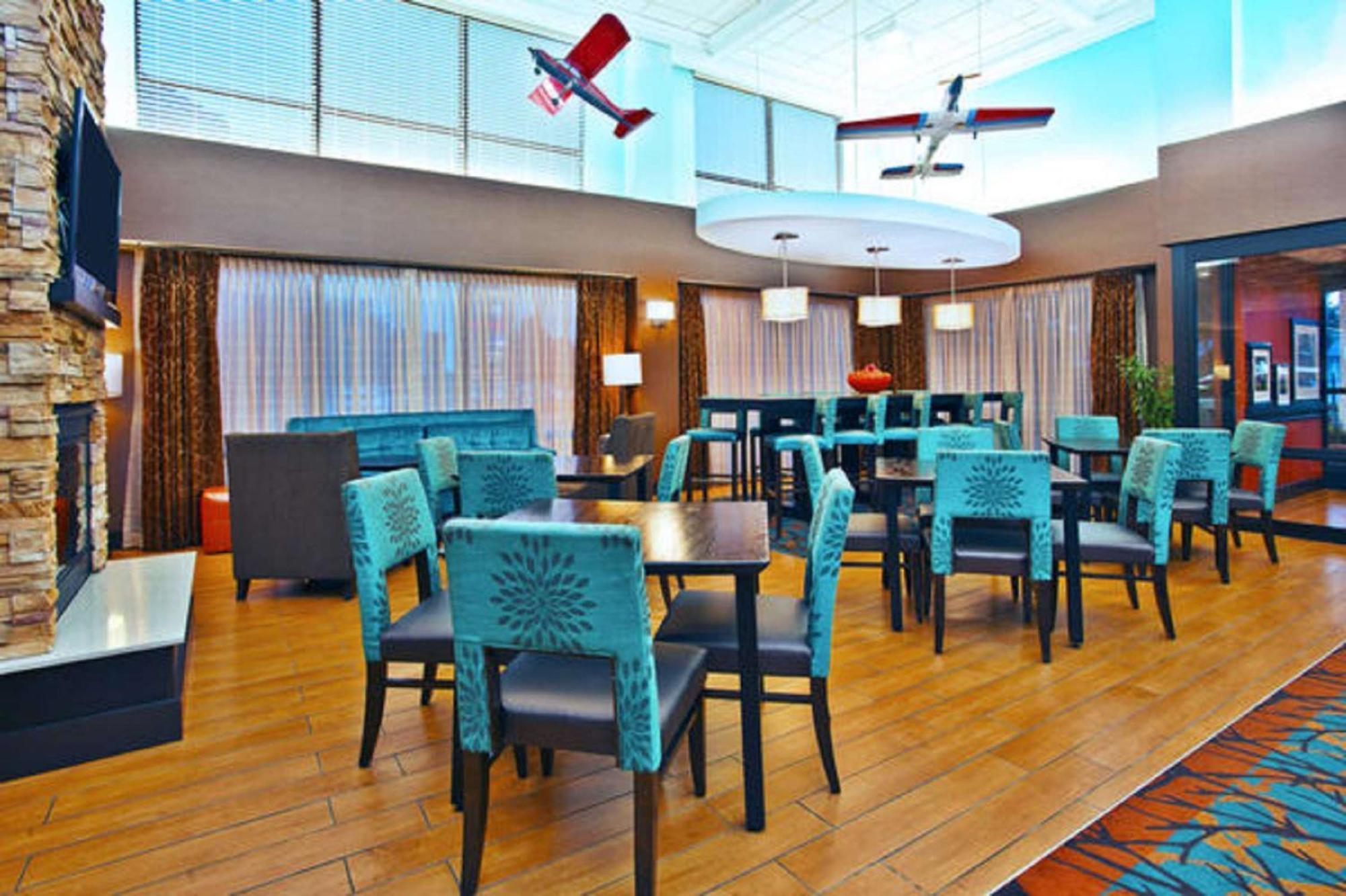 Hampton Inn Chicago-Midway Airport Bedford Park Экстерьер фото