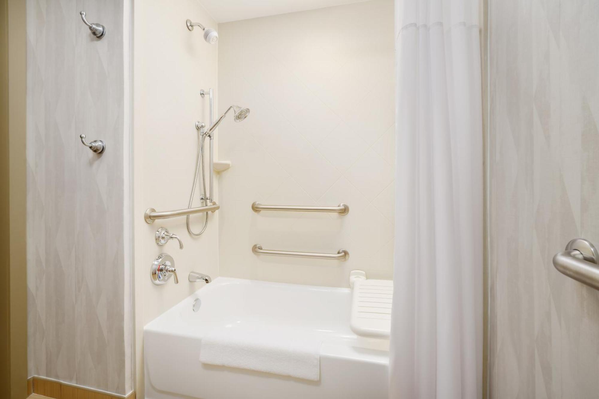 Hampton Inn Chicago-Midway Airport Bedford Park Экстерьер фото